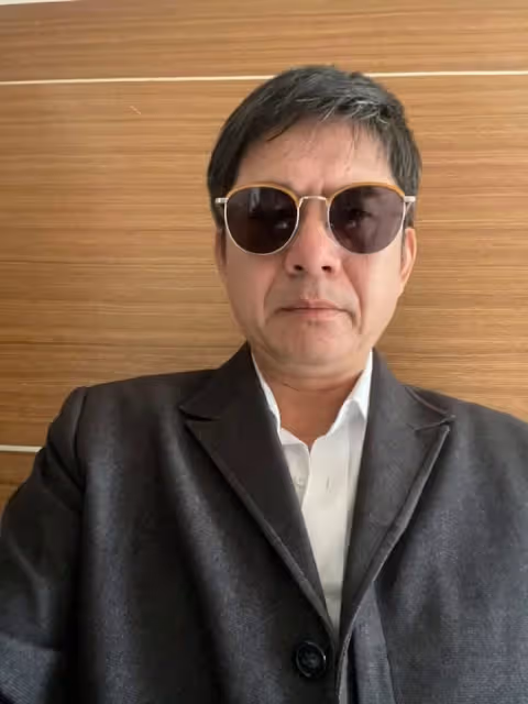 被看衰一輩子！宏都拉斯捨棄台塑職位「堅持進演藝圈」「從打雜開始」年過50終於被看見：做人別妄自菲薄