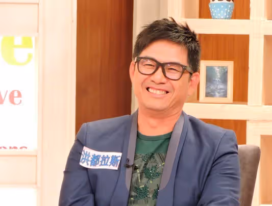 被看衰一輩子！宏都拉斯捨棄台塑職位「堅持進演藝圈」「從打雜開始」年過50終於被看見：做人別妄自菲薄