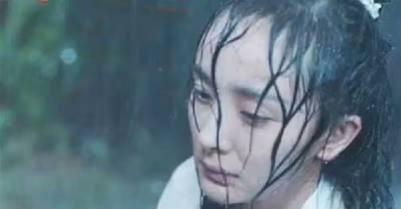 想要知道明星顏值多高？只要「一場大雨」就可以了，網友：看到圖二笑噴了啦！