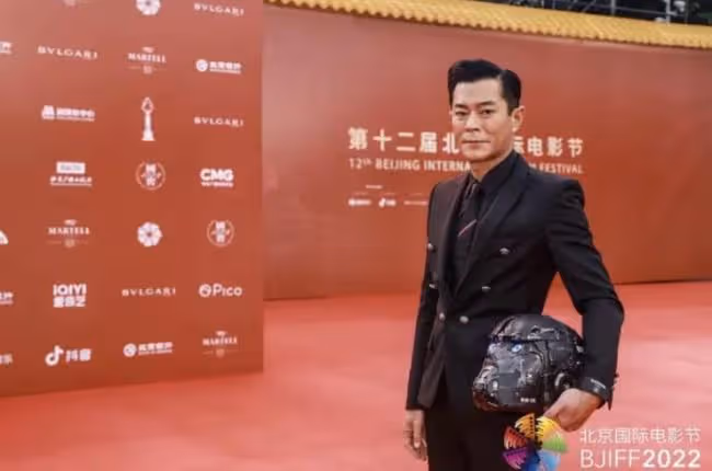 51歲古天樂驚現雕像臉 網友心疼猜肉毒打太多