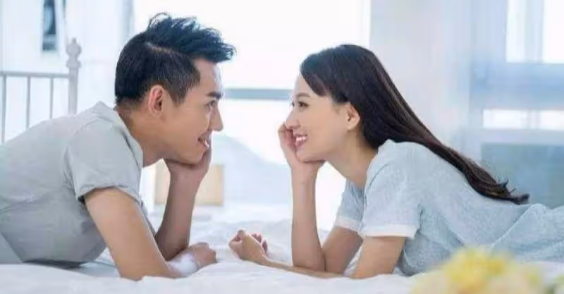 我媽從鄉下跑來照顧懷孕的妻子，半夜卻看見妻子拿她的牙刷刷廁所