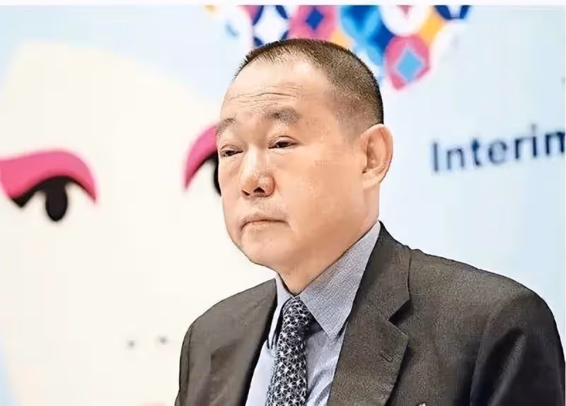 劉鑾雄揮金如土，過燈紅酒綠生活，弟弟劉鑾鴻卻老實穩當感情專一
