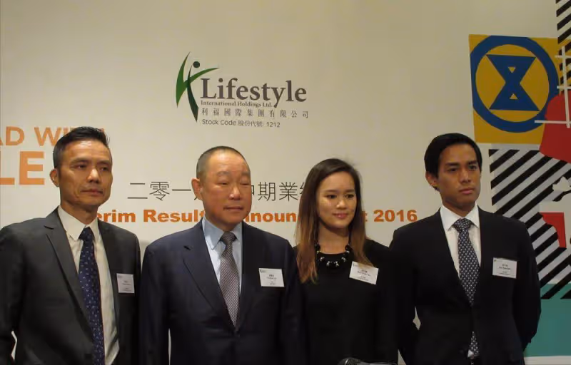 劉鑾雄揮金如土，過燈紅酒綠生活，弟弟劉鑾鴻卻老實穩當感情專一