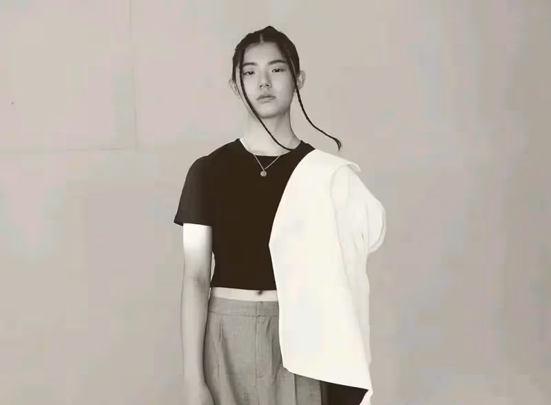 小S大女兒遇到超強勁對手!陶晶瑩16歲女兒近照曝光,「丹鳳眼+高冷表情」超模範十足
