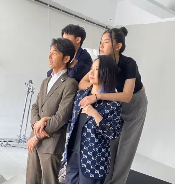 小S大女兒遇到超強勁對手!陶晶瑩16歲女兒近照曝光,「丹鳳眼+高冷表情」超模範十足