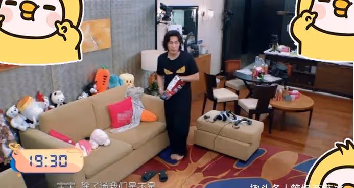 戚薇自曝家中香水頂別墅，住宅卻小顯寒酸，老公疼寵女兒也愛美