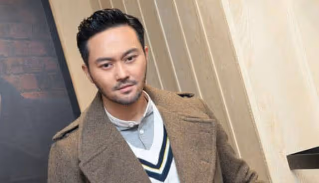 他出道後愛上港姐冠軍，結婚18年恩愛如初，今48歲成模範丈夫