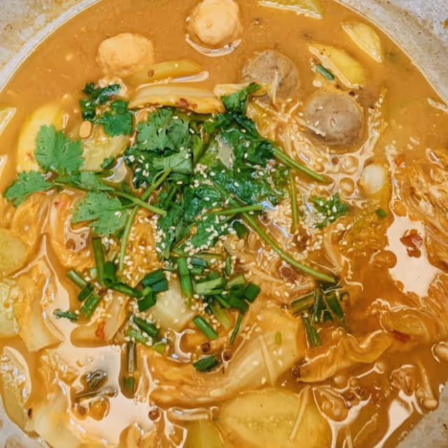 無火鍋底料版減脂友好                    鮮香牛奶麻辣燙【350大卡】