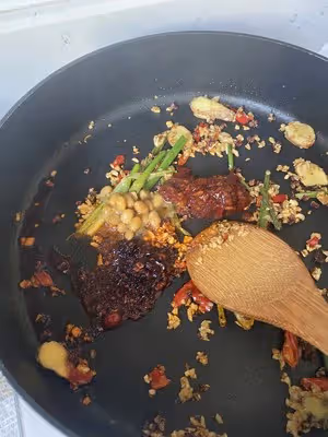 無火鍋底料版減脂友好                    鮮香牛奶麻辣燙【350大卡】