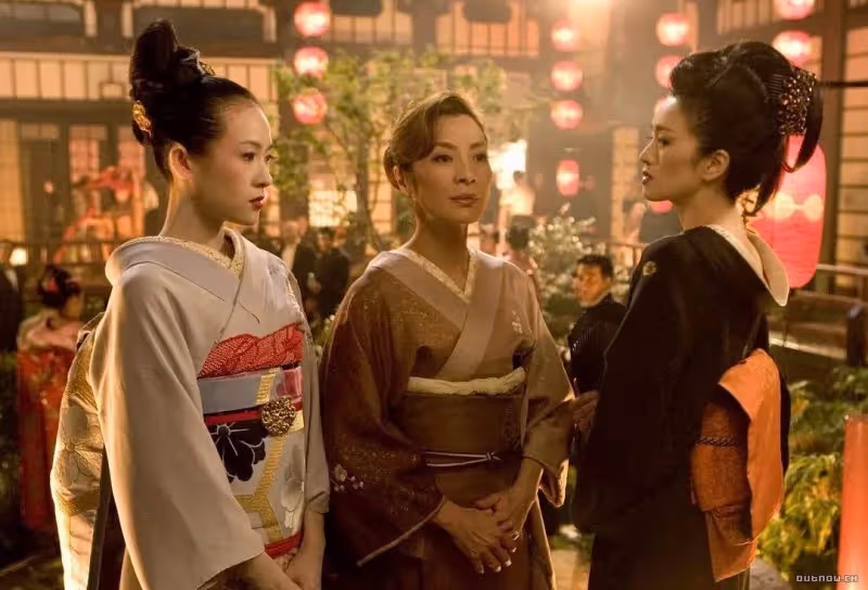 楊紫瓊獲AFI學位現場照曝光,穿黑色博士服,60歲依然神采奕奕