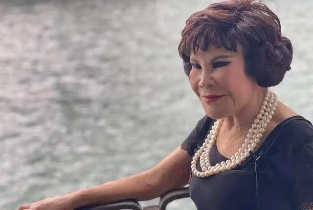 91歲黃夏慧與丈夫正式移民美國,既矛盾又開心,臨行前含淚囑托:希望大家不要忘記我