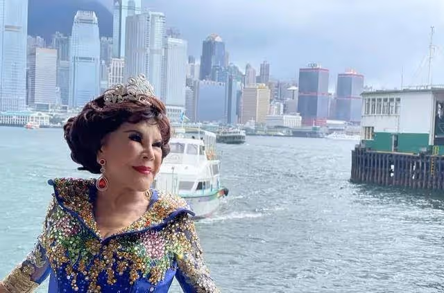 91歲黃夏慧與丈夫正式移民美國,既矛盾又開心,臨行前含淚囑托:希望大家不要忘記我