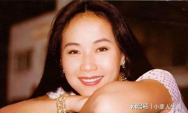 張國榮魯豫對其稱讚有加，老公多次出軌被拍！59歲葉童形象顯老態
