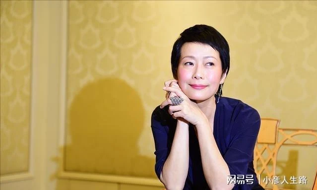 張國榮魯豫對其稱讚有加，老公多次出軌被拍！59歲葉童形象顯老態
