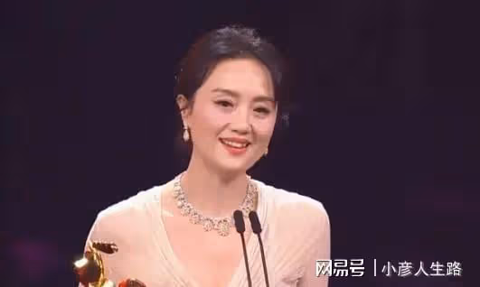 辛柏青朱媛媛:從校園到婚紗,結婚16年零緋聞,一家3口生活幸福