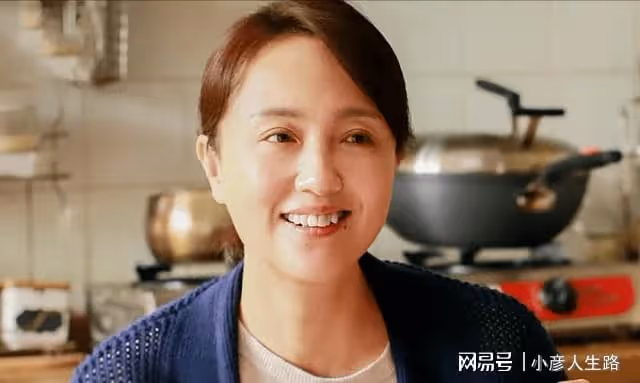 辛柏青朱媛媛:從校園到婚紗,結婚16年零緋聞,一家3口生活幸福