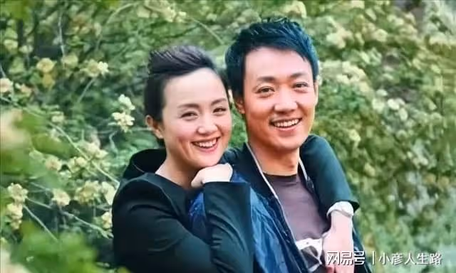 辛柏青朱媛媛:從校園到婚紗,結婚16年零緋聞,一家3口生活幸福