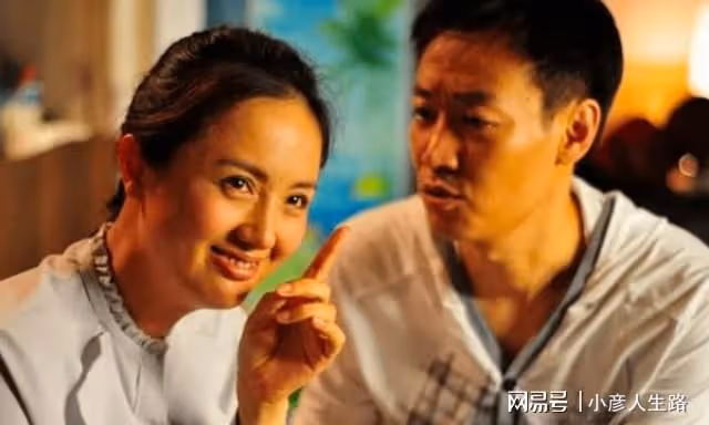 辛柏青朱媛媛:從校園到婚紗,結婚16年零緋聞,一家3口生活幸福