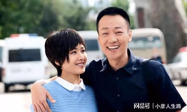 辛柏青朱媛媛:從校園到婚紗,結婚16年零緋聞,一家3口生活幸福