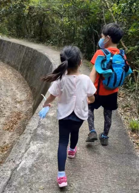 郭晶晶大女兒太可愛了,穿粉裙公主范十足,這氣質完全遺傳媽媽