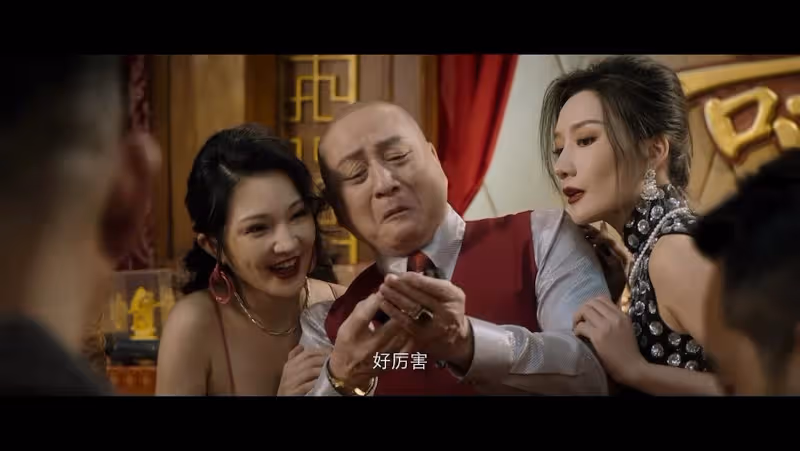 55歲謝天華激吻「中國第一美胸」　打破年齡界限獲封完美CP