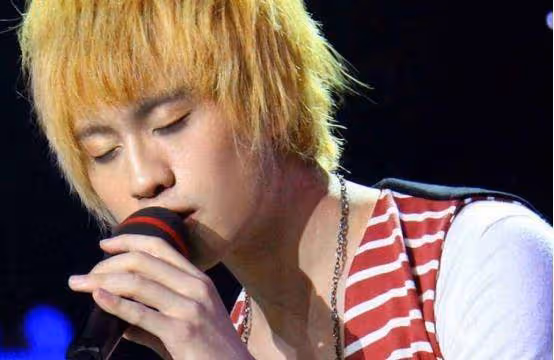 他曾被趙本山「乾兒子」，成名後卻屢傳八卦，如今34歲身敗名裂