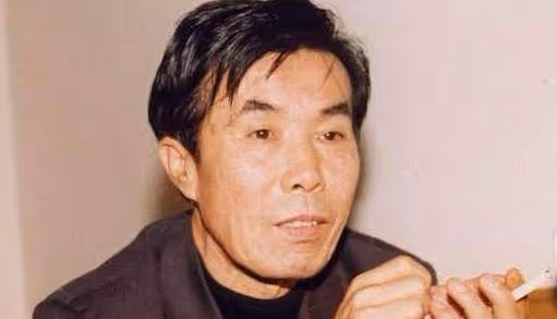 他捧紅趙本山，拋妻棄子與小11歲女星在一起12年，如今發福認不出！