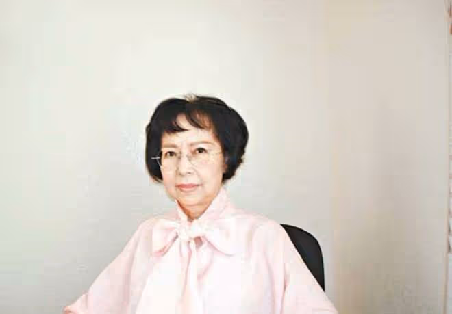 傾國傾城不失傲骨，不愛權貴愛祖國，狄娜這一生才是港圈最大傳奇