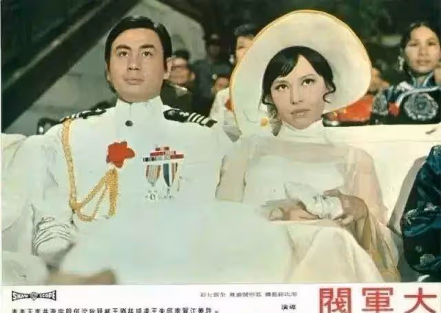 傾國傾城不失傲骨，不愛權貴愛祖國，狄娜這一生才是港圈最大傳奇
