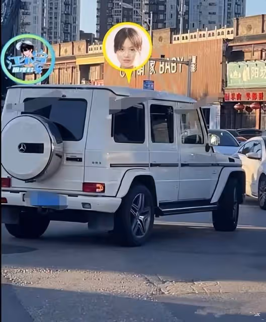 馬思純開豪車外出,亂打轉向燈任性逆行,開車窗扔垃圾被批素質低
