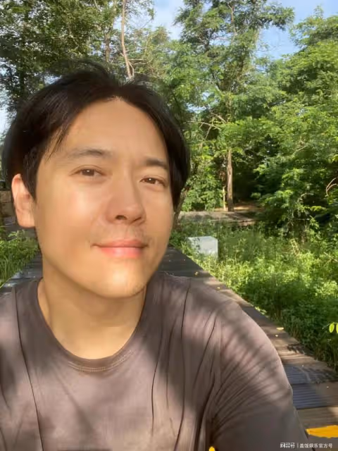 40歲高雲翔生日顯冷清,曬鬍子拉碴自拍照,揚言「看清了幾人」