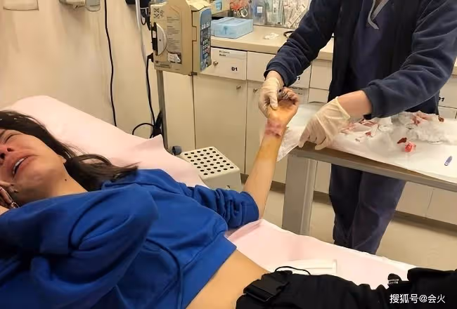 超模Naomi曾為情割腕自殺 給陳冠希發親吻照