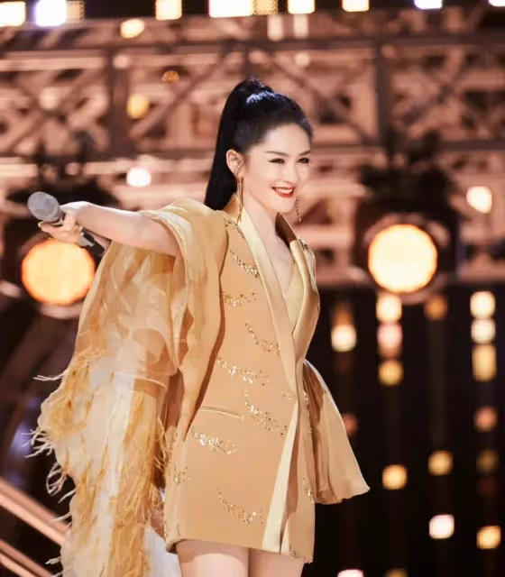 盤點謝娜出道27年人生的三次逆襲，她才是真正的人間清醒