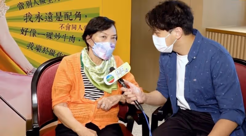 出自傳捐收益獲圈內好友支持　85歲余慕蓮：我喜歡做善事