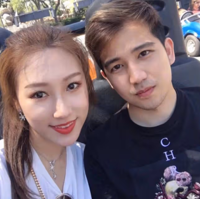 陳佩斯妹夫張山榮升外公,三代同堂合影首曝光,學霸女兒美貌出眾