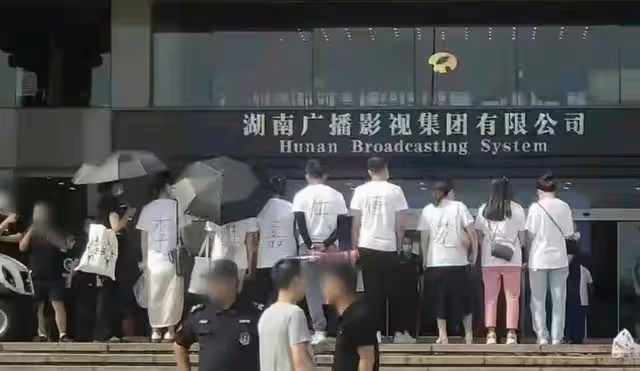 網曝李維嘉從芒果台辭職!已被官網除名,被傳進山靜養種地養花