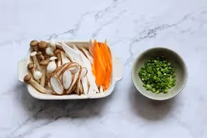 菌菇雞肉煲仔飯