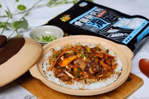 菌菇雞肉煲仔飯