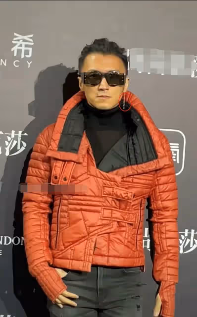 41歲謝霆鋒素顏現身,戴墨鏡撞臉老爸「謝賢」,網友直呼:認不出