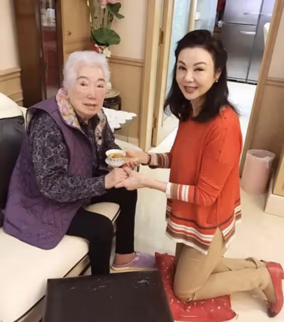 謝玲玲24歲嫁百億富豪,生5娃卻遭背叛,被逼失婚意外分得4億財產:因禍得福變富婆