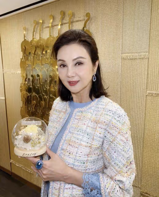 謝玲玲24歲嫁百億富豪,生5娃卻遭背叛,被逼失婚意外分得4億財產:因禍得福變富婆