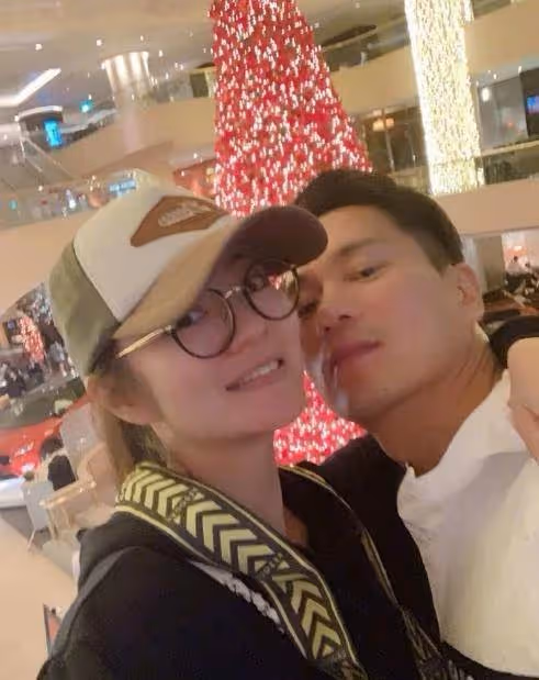 安以軒帶帥氣老公合體秀恩愛!素顏出鏡「皮膚白皙+面容姣好」,狀態不輸二八少女,二人同框好親昵