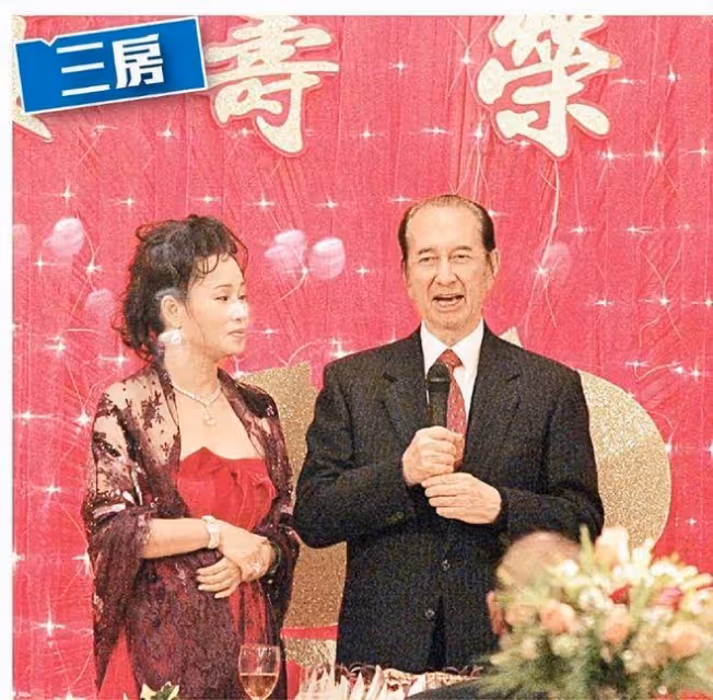 賭王二太太藍瓊纓離世已66天，遺體依然沒有安置好，大概會和賭王落葬一致