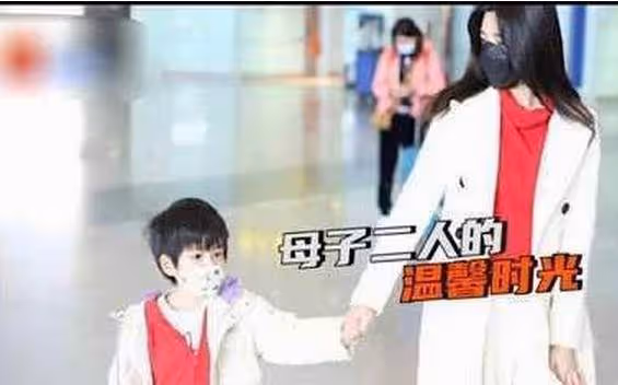 陳妍希帶兒子現身機場！小星星「長相清秀+身高喜人」，五官復刻爸爸陳曉，網友驚呼：基因太強大