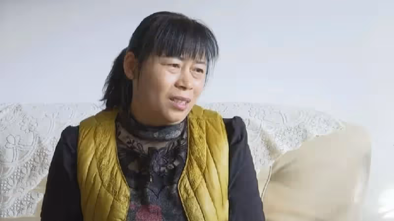 65歲阿姨臥床後才明白:人到晚年「最親的人只有一個」,不是老伴也不是兒女