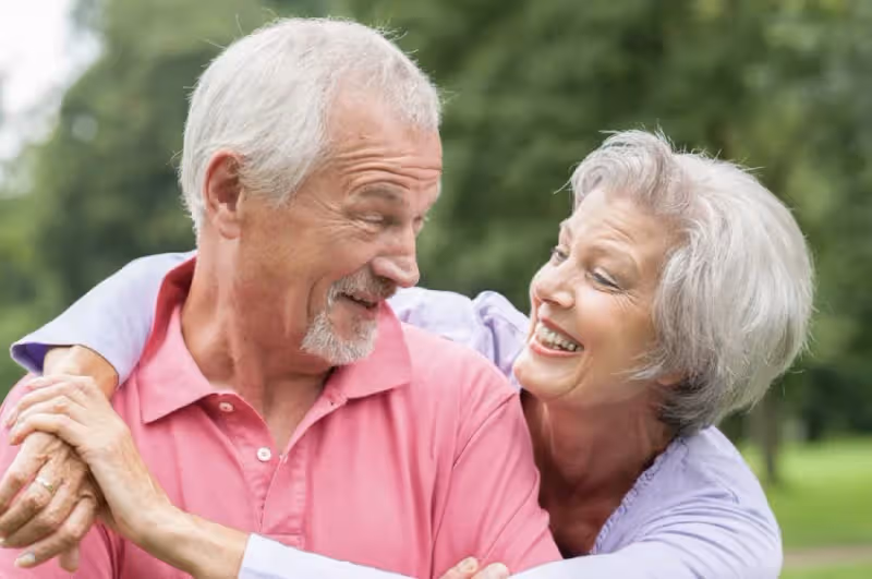 65歲阿姨臥床後才明白:人到晚年「最親的人只有一個」,不是老伴也不是兒女