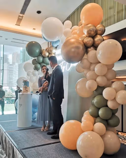 幸福!香港知名女星為外孫辦百日宴,三姐「包租婆」元秋現身道賀