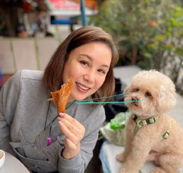 幸福!香港知名女星為外孫辦百日宴,三姐「包租婆」元秋現身道賀