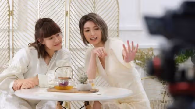 放閃!TVB小花曬未婚夫小生送名牌戒指,自認節儉首飾戴粉絲所送
