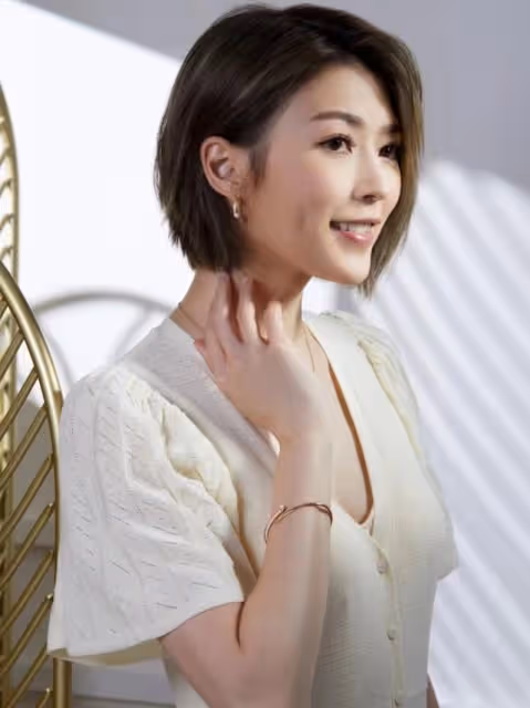 放閃!TVB小花曬未婚夫小生送名牌戒指,自認節儉首飾戴粉絲所送